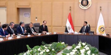 وزير الصناعة يبحث مع مصنعي السيراميك والبورسلين تحديات القطاع