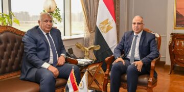 الري ومحافظة مطروح تبحثان تطوير منظومة المياه بواحة سيوة