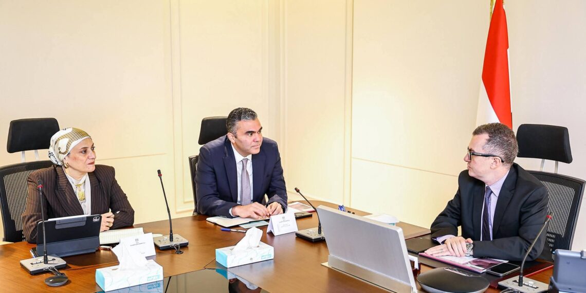 الري ومحافظة مطروح تبحثان تطوير منظومة المياه بواحة سيوة