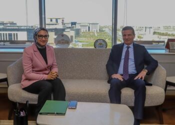 وزير الزراعة ومحافظ الوادي الجديد يبحثان تعزيز التنمية الزراعية