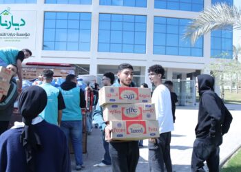 طلاب جامعة النيل يشاركون «ديارنا» تعبئة كراتين رمضان