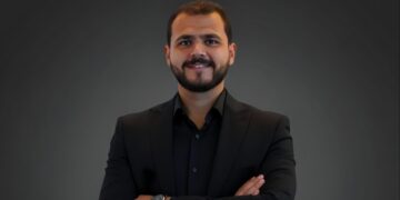 كريم عابدين: العقار يظل الملاذ الاستثماري الأكثر استقرارًا في مصر