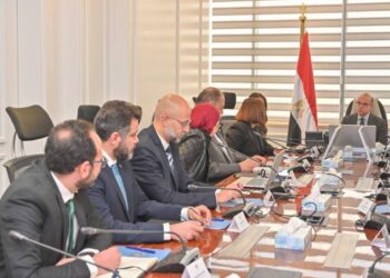 الاستثمار تبحث مع «جنرال موتورز» خطط التوسع في مصر وتعزيز توطين صناعة السيارات