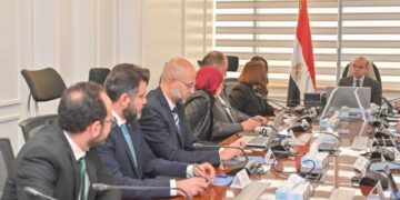 الاستثمار تبحث مع «جنرال موتورز» خطط التوسع في مصر وتعزيز توطين صناعة السيارات