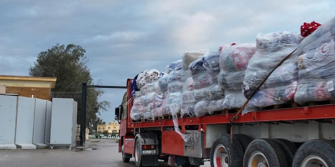 الهلال الأحمر المصري يُطلق قافلة «زاد العزة» 158 لدعم الأشقاء الفلسطينيين