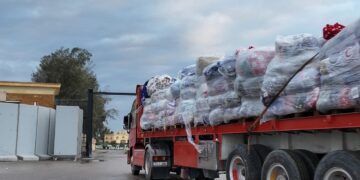 الهلال الأحمر المصري يُطلق قافلة «زاد العزة» 158 لدعم الأشقاء الفلسطينيين