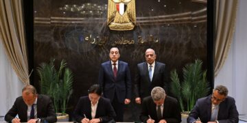 مدبولي يشهد توقيع حزمة اتفاقيات لمشروعات الطاقة المتجددة وتخزين الكهرباء