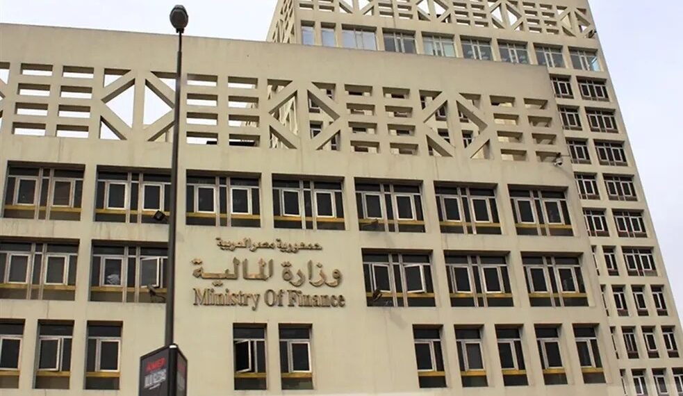 المالية: صرف متأخرات مارس 7 أبريل.. والمرتبات يوم 19 للتيسير على العاملين