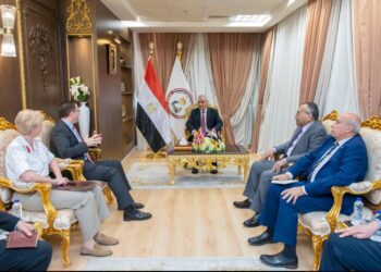 الإنتاج الحربي تبحث مع السفير البريطاني فرص التعاون في التصنيع والتعليم
