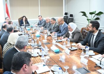 الإسكان تبحث آليات طرح وحدات سكنية بنظام الإيجار