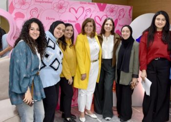 بنك قناة السويس يُنظم سلسلة معارض لموظفاته ويوزّع هدايا تذكارية تقديرًا لدورهن