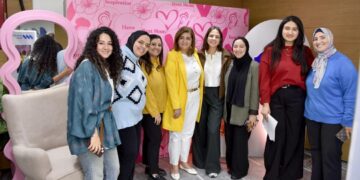 بنك قناة السويس يُنظم سلسلة معارض لموظفاته ويوزّع هدايا تذكارية تقديرًا لدورهن