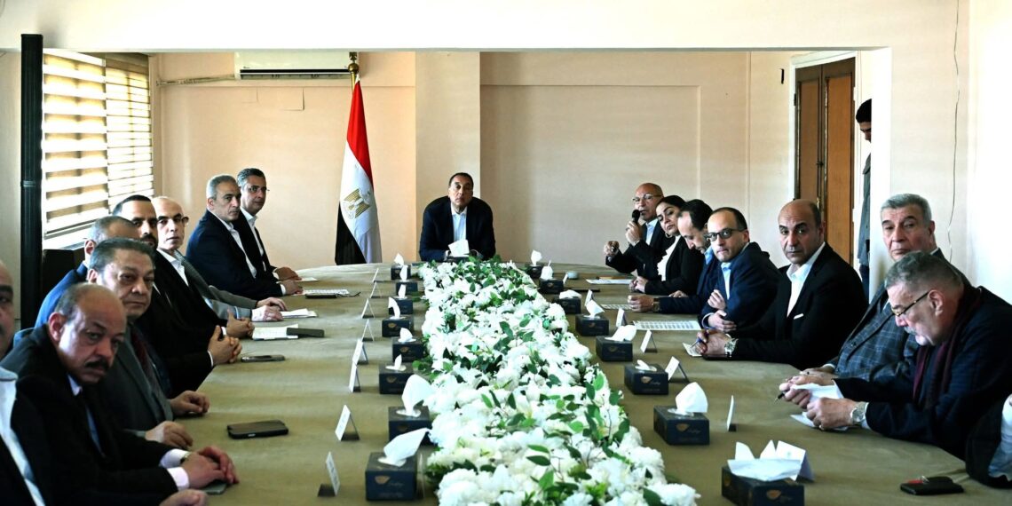 مدبولي: يعقد اجتماعًا موسعًا مع أعضاء مجلس إدارة سوق العبور لتجارة الجملة