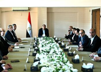مدبولي: يعقد اجتماعًا موسعًا مع أعضاء مجلس إدارة سوق العبور لتجارة الجملة