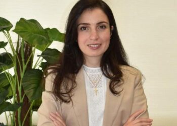 التوترات الإقليمية تضغط على الجنيه وترجّح تثبيت الفائدة في اجتماع أبريل