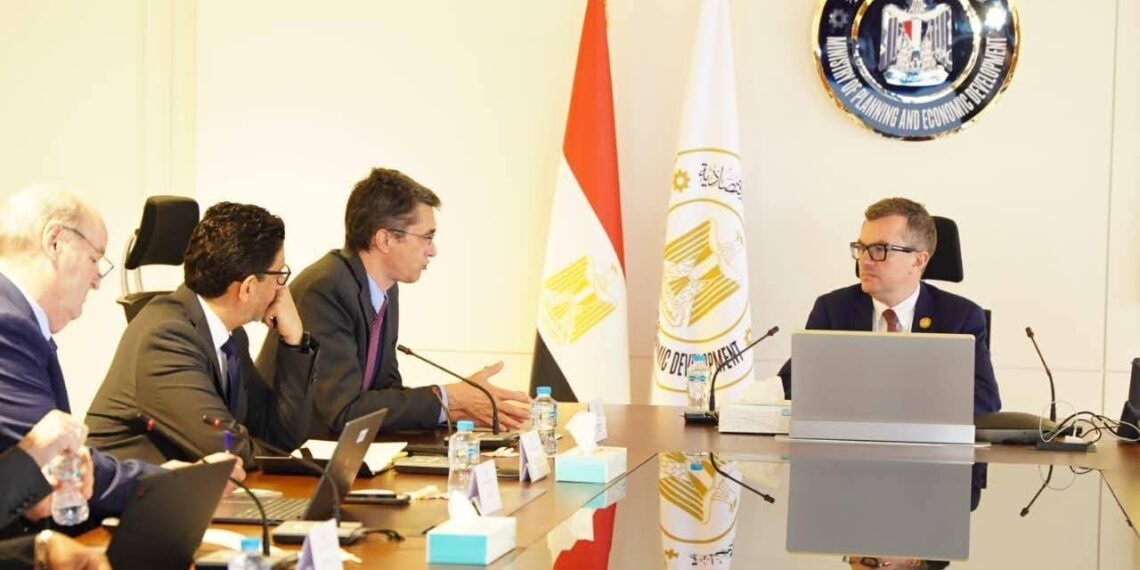 تعزيز الاستثمار الأجنبي وخطة نمو اقتصادي بنسبة 5.4%