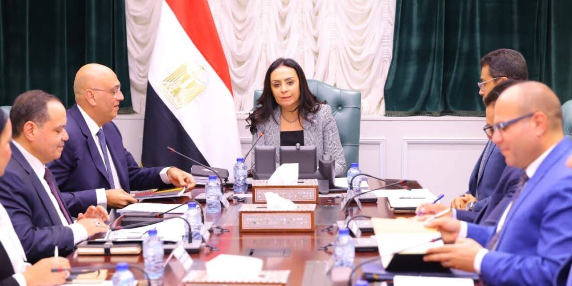 «التضامن» و«تنمية المشروعات» تبحثان تفعيل استراتيجية الحرف اليدوية
