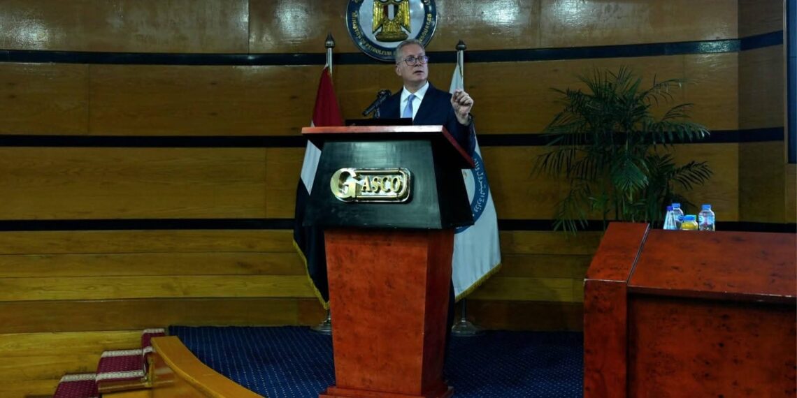 «الصناعة» تبحث تعزيز التعاون مع إريتريا