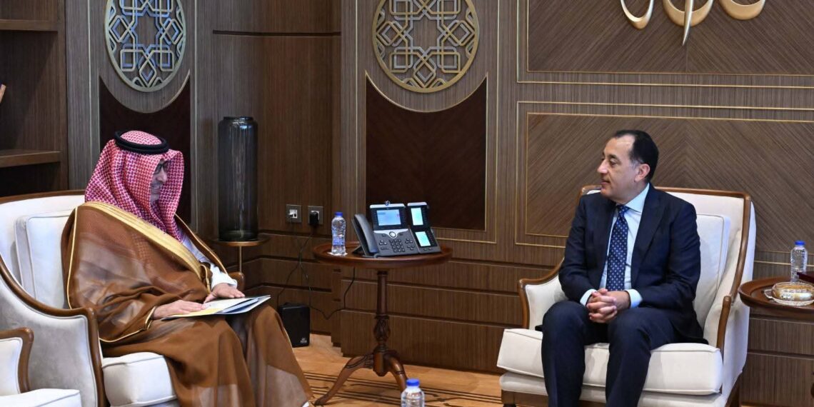رئيس الوزراء يستقبل سفير خادم الحرمين الشريفين لدى مصر