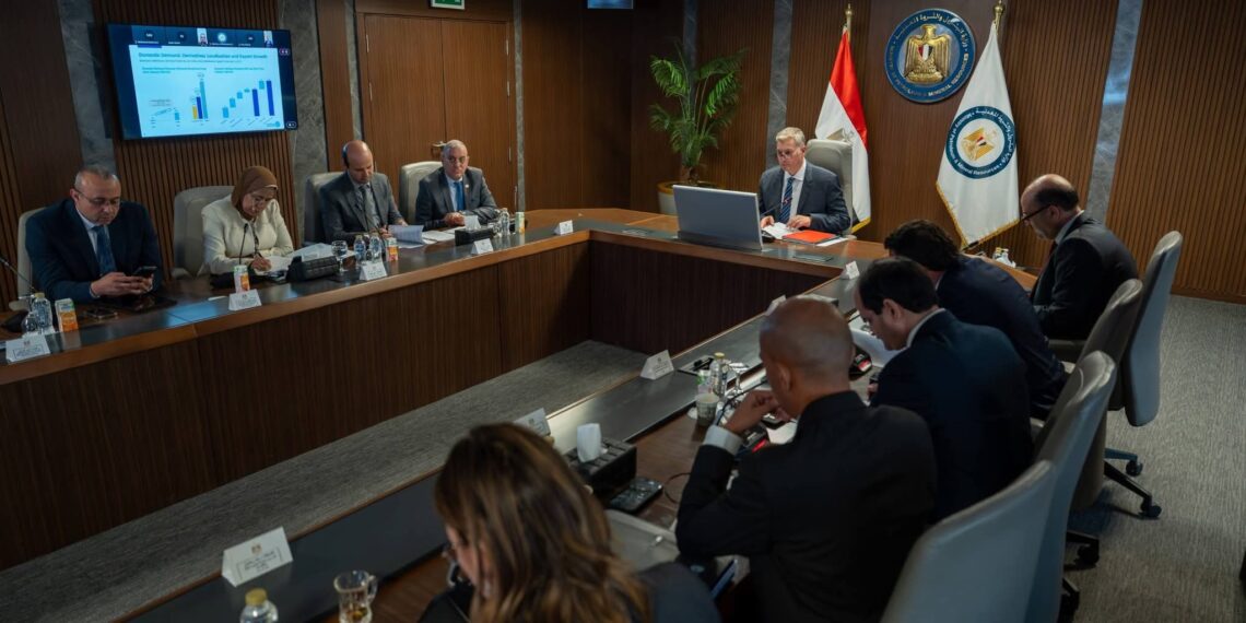 وزير البترول يشهد اجتماع الجمعية العامة لشركة ميثانكس مصر