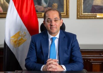 الحكومة تعرض خطتها لمواجهة التحديات الاقتصادية أمام المستثمرين