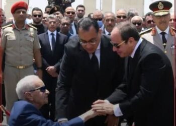 النائب أحمد صبور يقدّم التعازي لرئيس الوزراء في وفاة والده