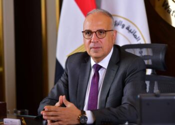 إزالة تعديات على النيل ضمن مشروع ضبط المجرى