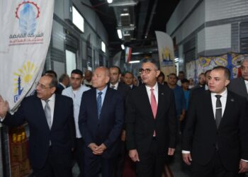 وزير التموين ومحافظ القاهرة يفتتحان معرض «أهلاً بالعيد» بالسوق الحضاري بحدائق القبة