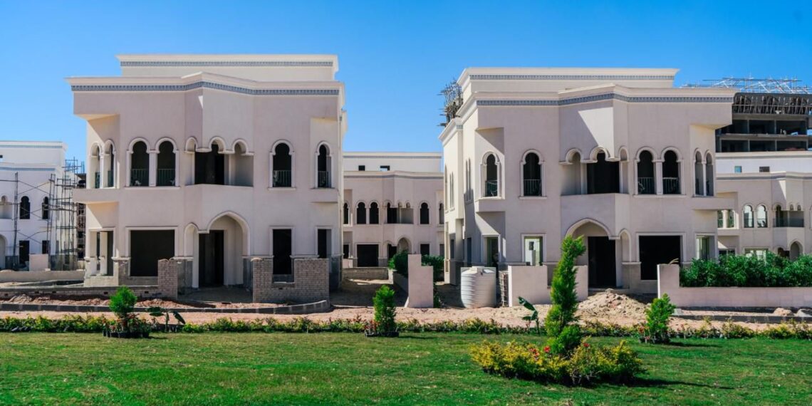 «لافيردي» تسرّع وتيرة الإنشاءات بالعاصمة الجديدة وتؤكد: ملتزمون بمواعيد التسليم