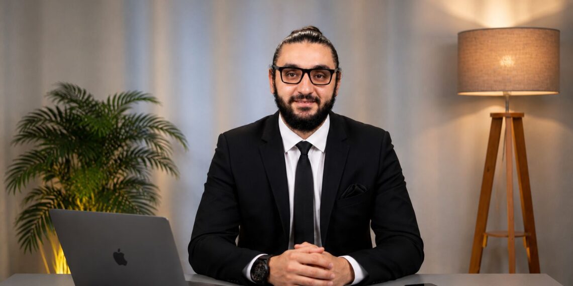 خبرات تتجاوز 18 عامًا.. محمد الجمل يقود القطاع التجاري في «Center of Earth»
