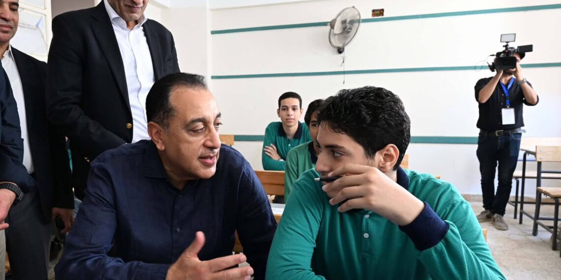 “مدبولي”يؤكد أهمية تدريس البرمجة والذكاء الاصطناعي والثقافة المالية