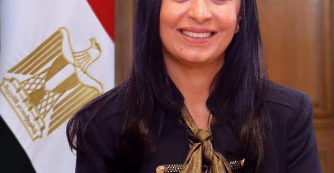 “التضامن” تتابع أداء حجاج الجمعيات الأهلية مناسك الحج على صعيد عرفات