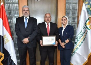 البنك الأهلي المصري يطلق أول بطاقة «ميزة» صديقة للبيئة في القطاع المصرفي