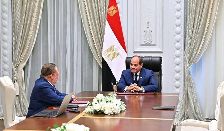 الرئيس السيسي يبحث مع محافظ البنك المركزي تطورات الاقتصاد المصري وخفض التضخم