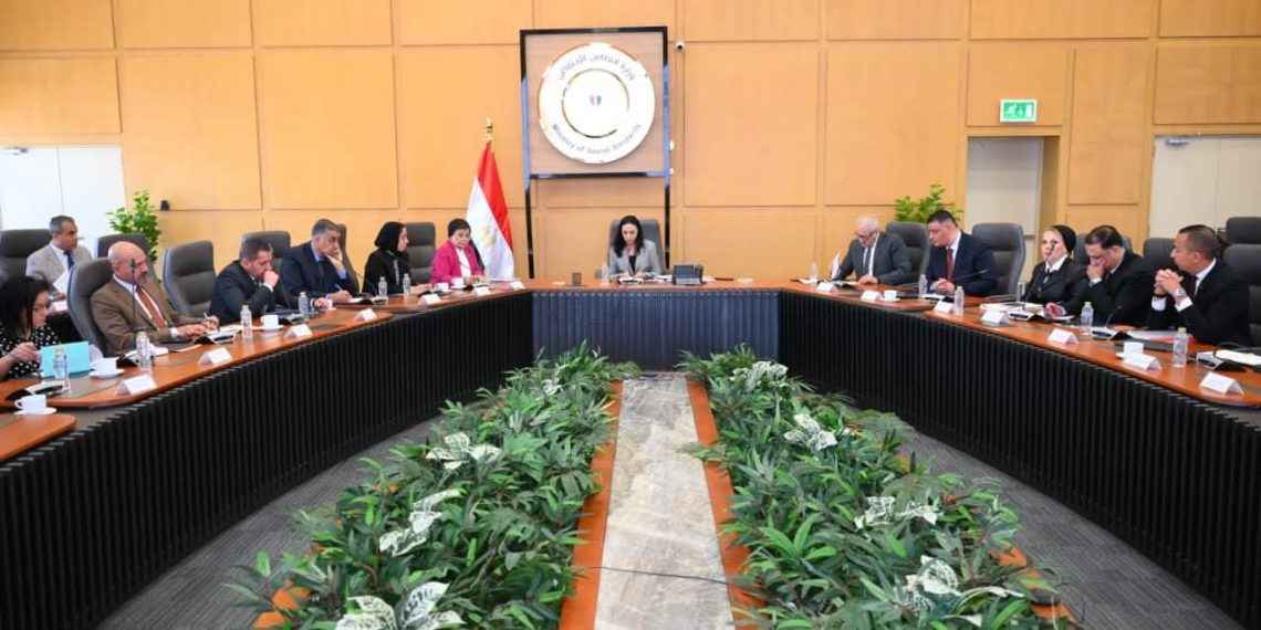مايا مرسي تترأس أول اجتماعات مبادرة “حياة” لرعاية أطفال الشوارع