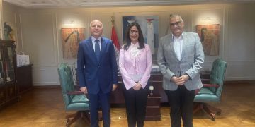 وزيرة الثقافة ومحافظ القاهرة يبحثان تسهيل الوصول إلى مسارح الطليعة والعرائس
