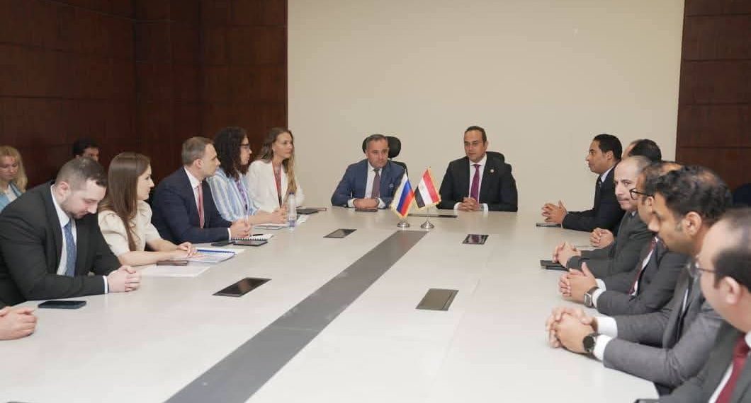 الرعاية الصحية تبحث مع الجانب الروسي توطين التكنولوجيا الطبية وتعزيز التحول الرقمي