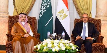 وزيرا خارجية مصر والسعودية يبحثان تعزيز التعاون والتنسيق بشأن القضايا الإقليمية