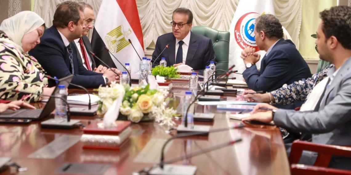 وزير الصحة يبحث إنشاء فرع لمركز باراكير العالمي لطب العيون بالقاهرة