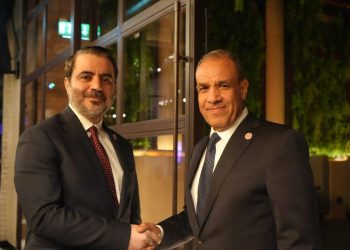وزير الخارجية يؤكد دعم مصر لوحدة سوريا وتعزيز التعاون المشترك.