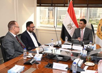 وزير الصناعة يبحث توسعات جوتن مصر وتعميق تصنيع الدهانات محليًا