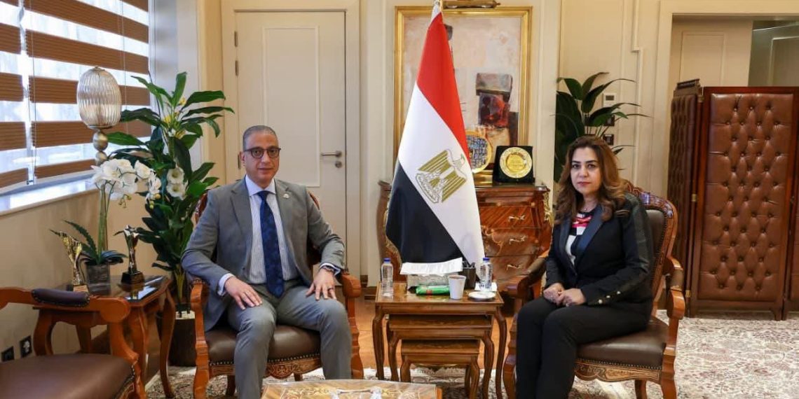 وزيرة التنمية المحلية تتابع مشروعات الجيزة والتصالح والمخلفات مع المحافظ
