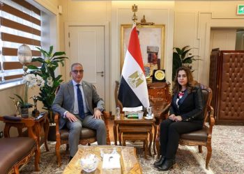 وزيرة التنمية المحلية تتابع مشروعات الجيزة والتصالح والمخلفات مع المحافظ