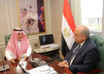 «الكهرباء» تتابع مع «أكوا باور» السعودية تنفيذ مشروعات رياح بقدرة 2300 ميجاوات