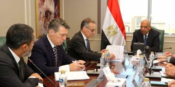 وزير الكهرباء يبحث مع البنك الأوروبي لإعادة الإعمار والتنمية دعم الشبكة القومية والتوسع في الطاقة المتجددة