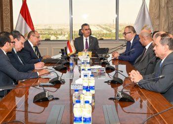 وزير الكهرباء يبحث مع البنك الأوروبي لإعادة الإعمار والتنمية دعم الشبكة القومية والتوسع في الطاقة المتجددة