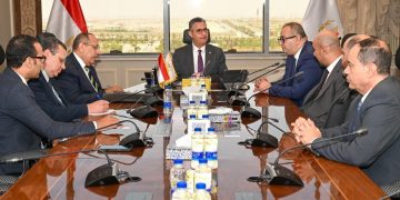 وزير الكهرباء يبحث مع البنك الأوروبي لإعادة الإعمار والتنمية دعم الشبكة القومية والتوسع في الطاقة المتجددة