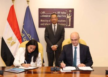 الصناعة تبحث مع تنمية الصعيد التوسع في المشروعات الصناعية وإعادة تشغيل الأصول غير المستغلة