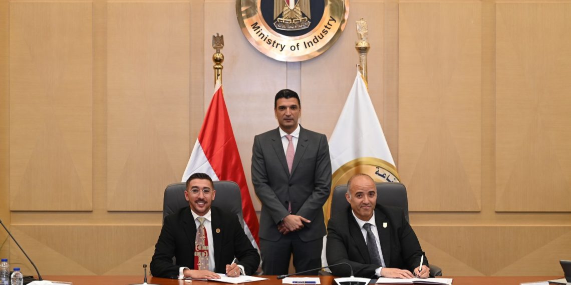 وزير الصناعة يشهد شراكة لتطوير المركبات الكهربائية وتأهيل كوادر هندسية جديدة