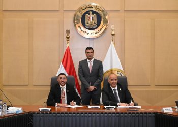 وزير الصناعة يشهد شراكة لتطوير المركبات الكهربائية وتأهيل كوادر هندسية جديدة
